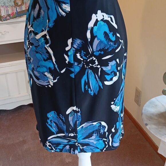 Lauren Ralph Lauren Soft Knit Floral Dress. Country Club,Professional,Bold Flora - Picture 10 of 15